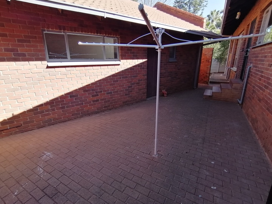 To Let 4 Bedroom Property for Rent in Heuwelsig Free State